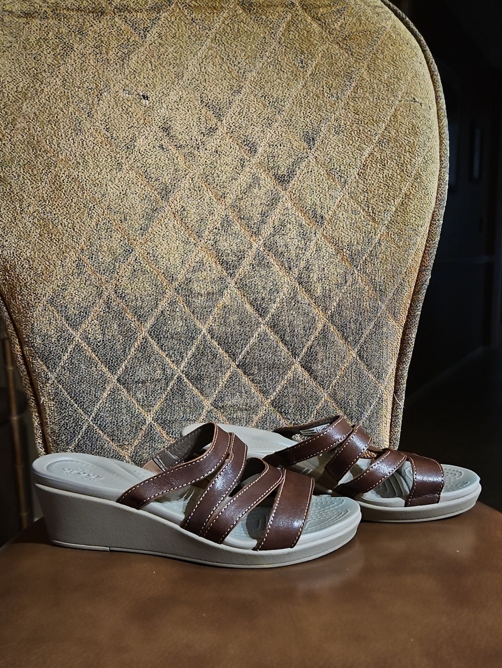 Crocs Leigh Ann Mini Wedge Slip On Slides Sandals Shoes Brown Leather Strappy